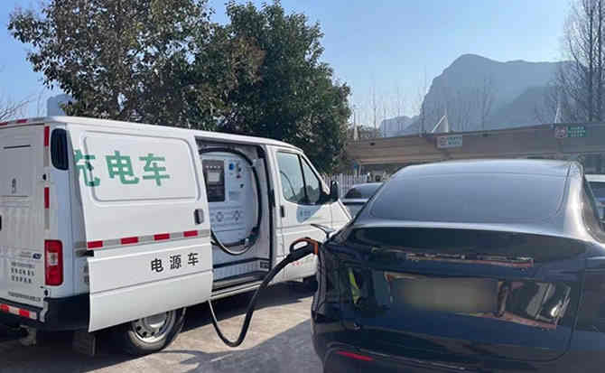 东阿汽车搭电